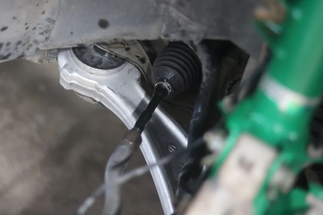 09天籁全车翻新整改多少钱,日产天籁自己撞烂了维修多少钱