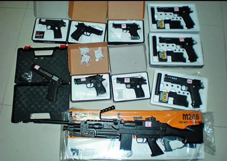 男孩网购仿真枪被判无期，庭审时：我的枪能打死我，就认罪