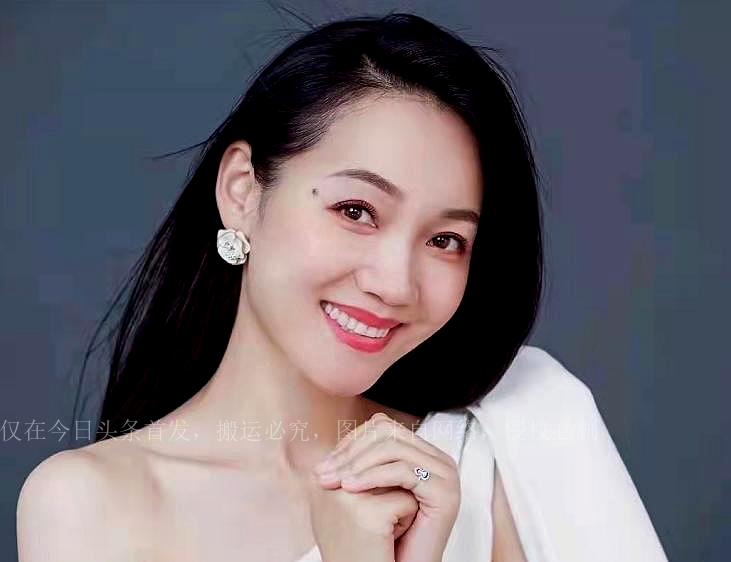 主持人周群感动落泪,主持人周群在央视