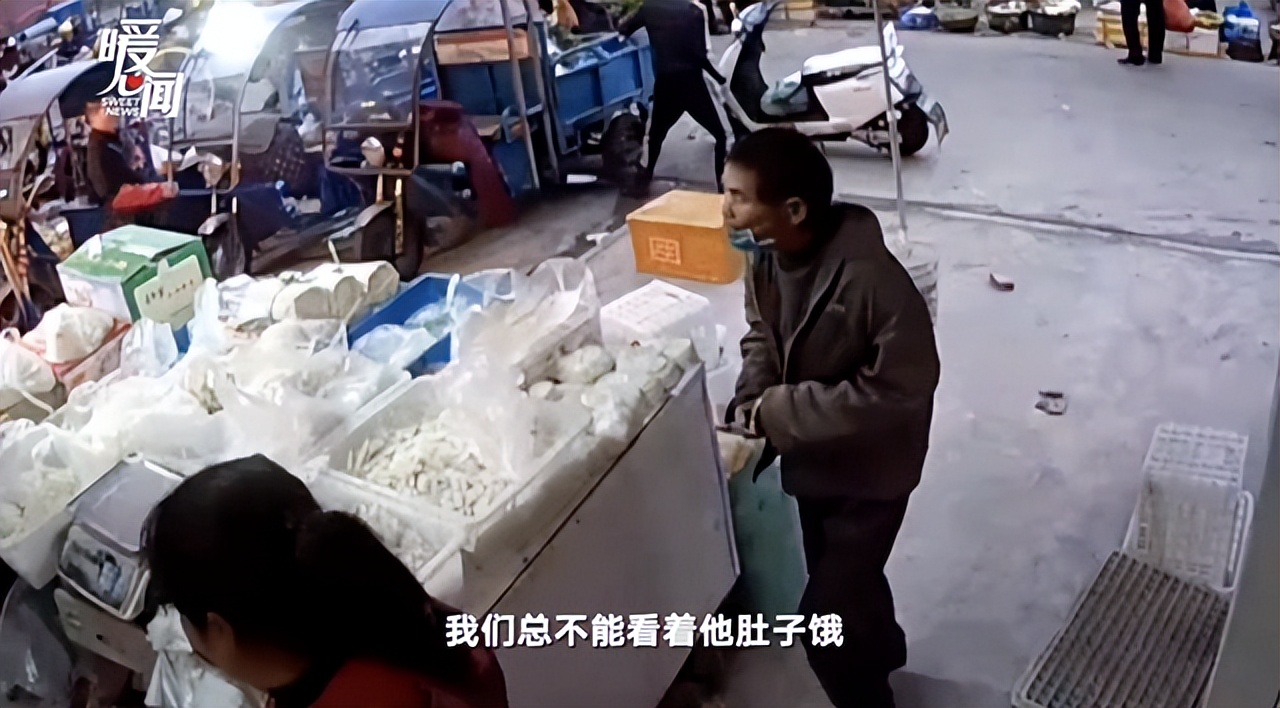 温州卖面条老人,浙江温州老人用手画钱币买面条