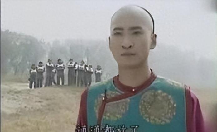 牛角胸罩，诱惑式舔刀尖，这些颠覆三观的镜头，看完让人一言难尽