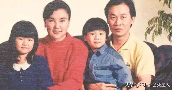 哪个女明星整容脸部变僵硬,整容脸vs自然脸的明星老去