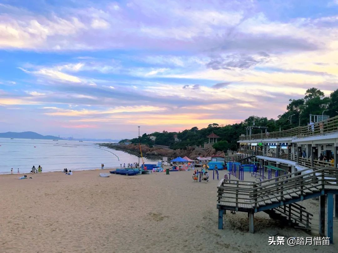 被誉为“东方瑞士”的青岛，有太多的海边浪漫