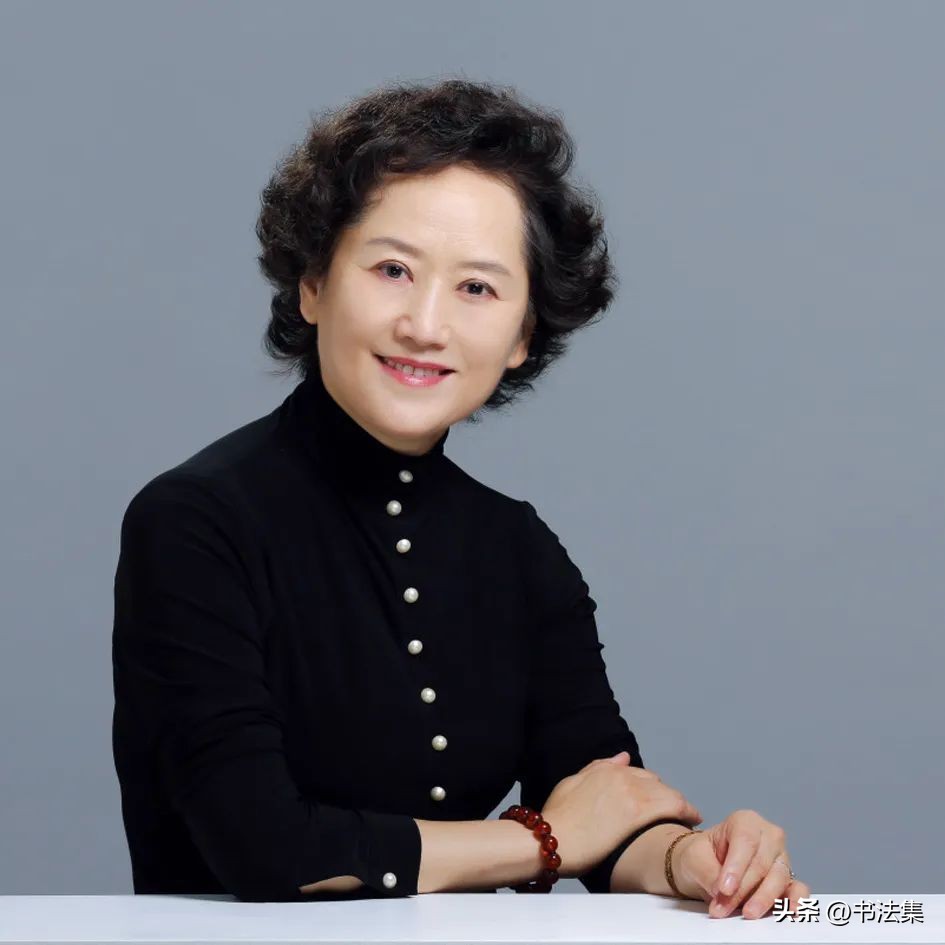 百卉争春——中国书协第八届女书家委员会委员作品选刊