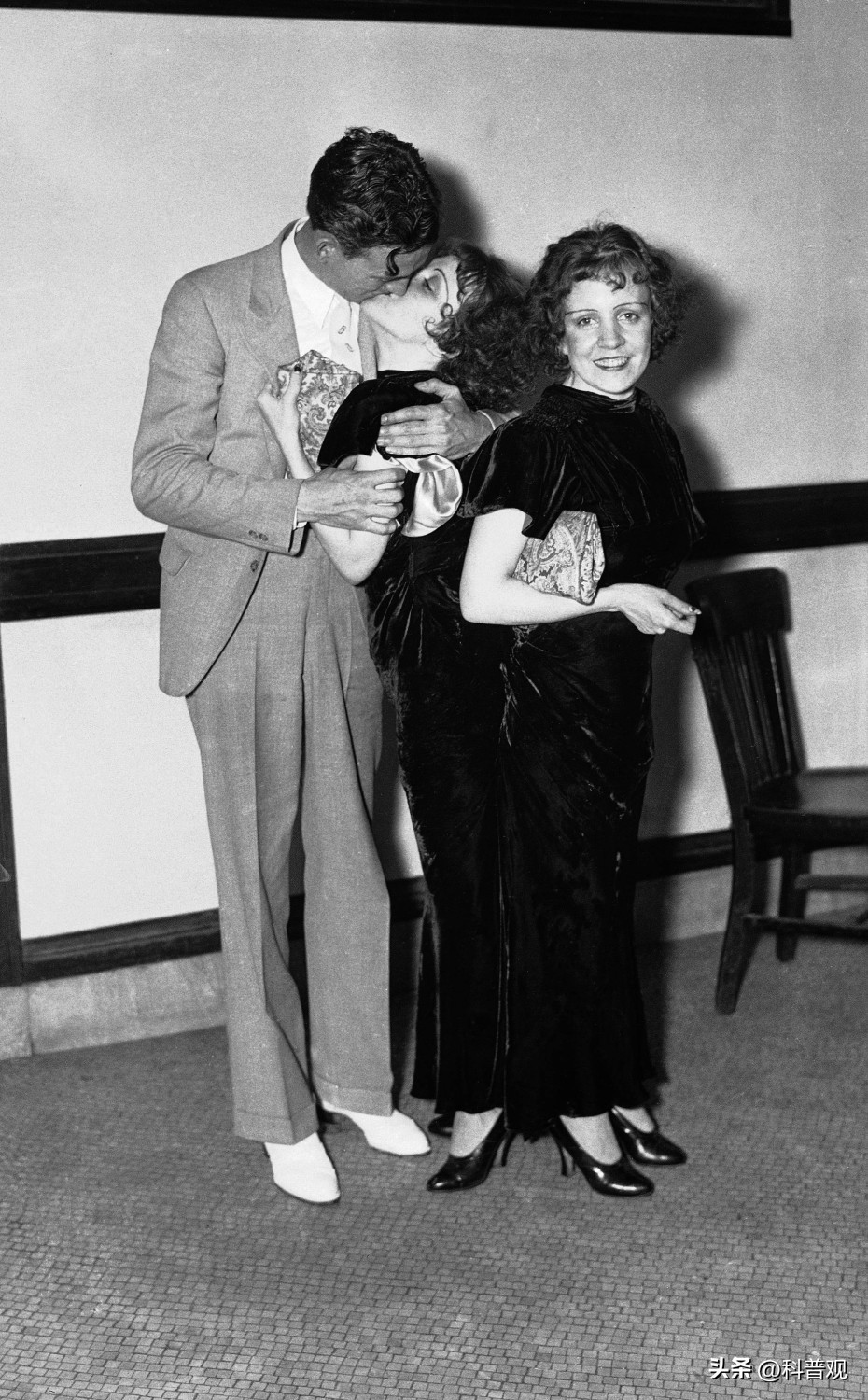 连体人一方死亡怎么办？妹妹去世后，连体姐姐被迫跟遗骸共同生活