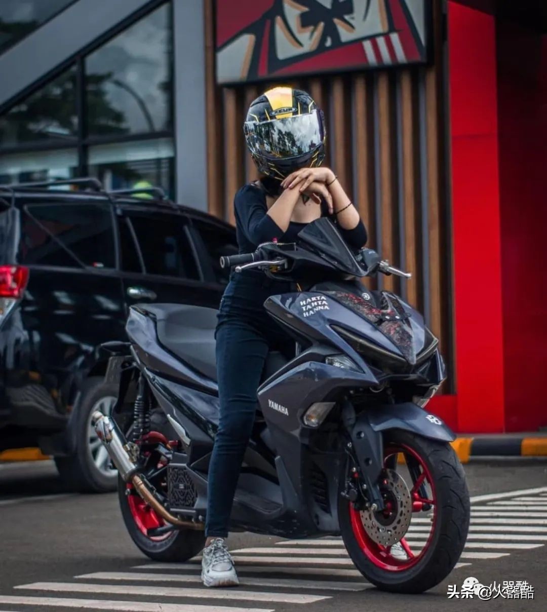 雅马哈nvx155帅气视频,aerox155与nvx155哪个好