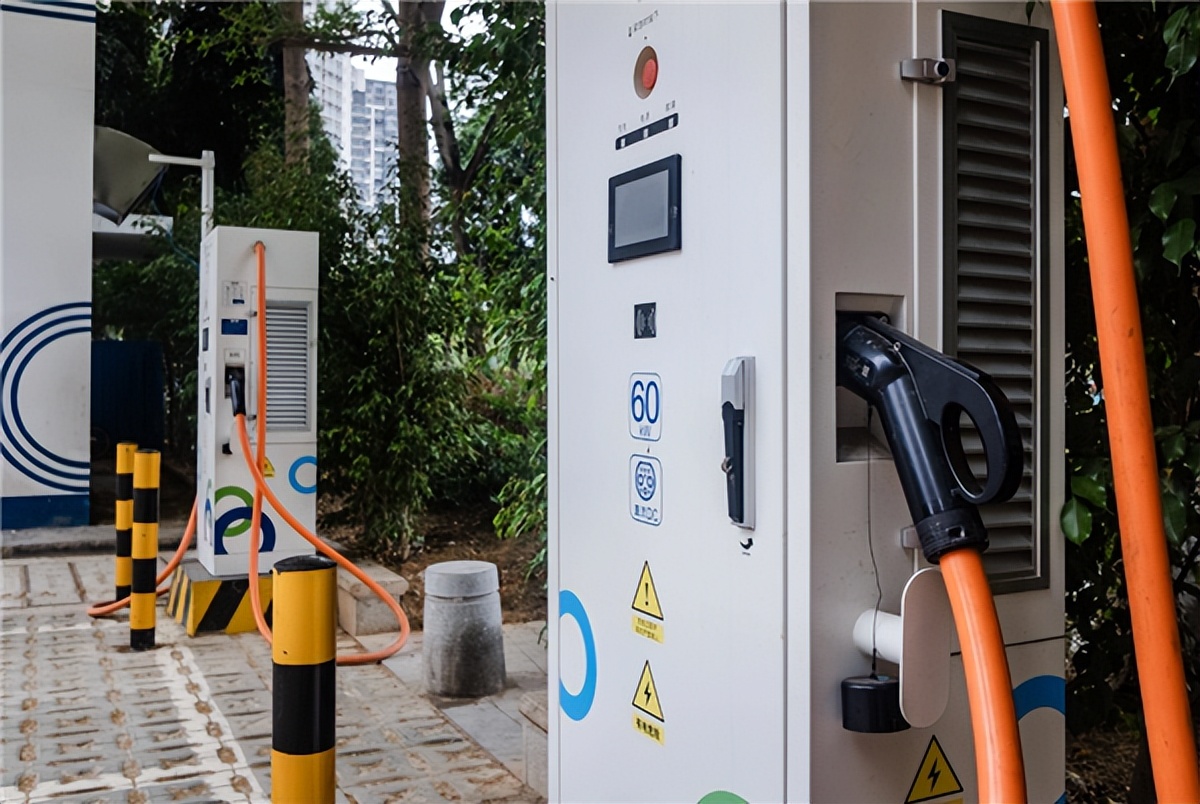 建一个充电桩能赚多少钱,自己建充电桩一年能赚多少钱