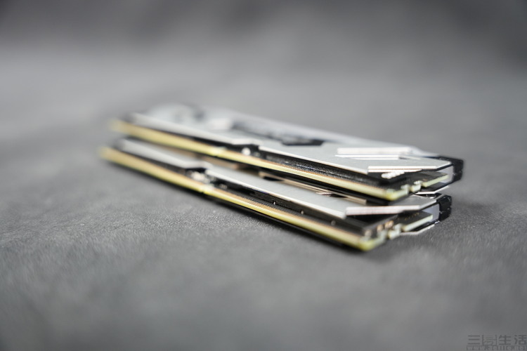 影驰rtx40608g金属大师oc怎么样,影驰rtx4090d金属大师