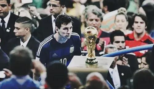 梅西关键时刻再显球王本色,球王梅西至暗时刻