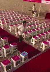 想穿这样的衣服还怕别人看见吗,穿这样的衣服出门真的不尴尬吗