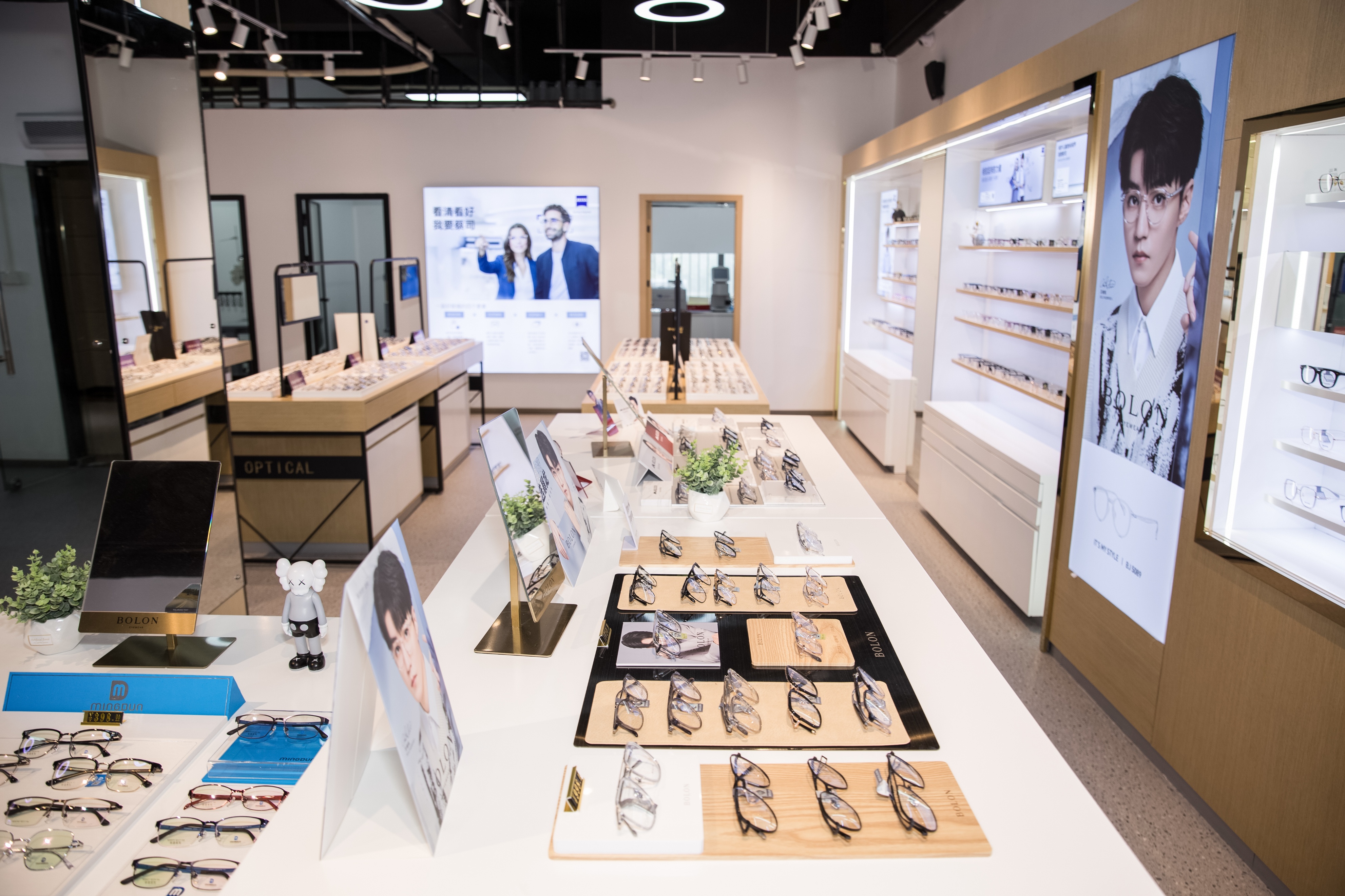 眼镜店加盟品牌排行榜前十名,温州小型眼镜店加盟收费明细