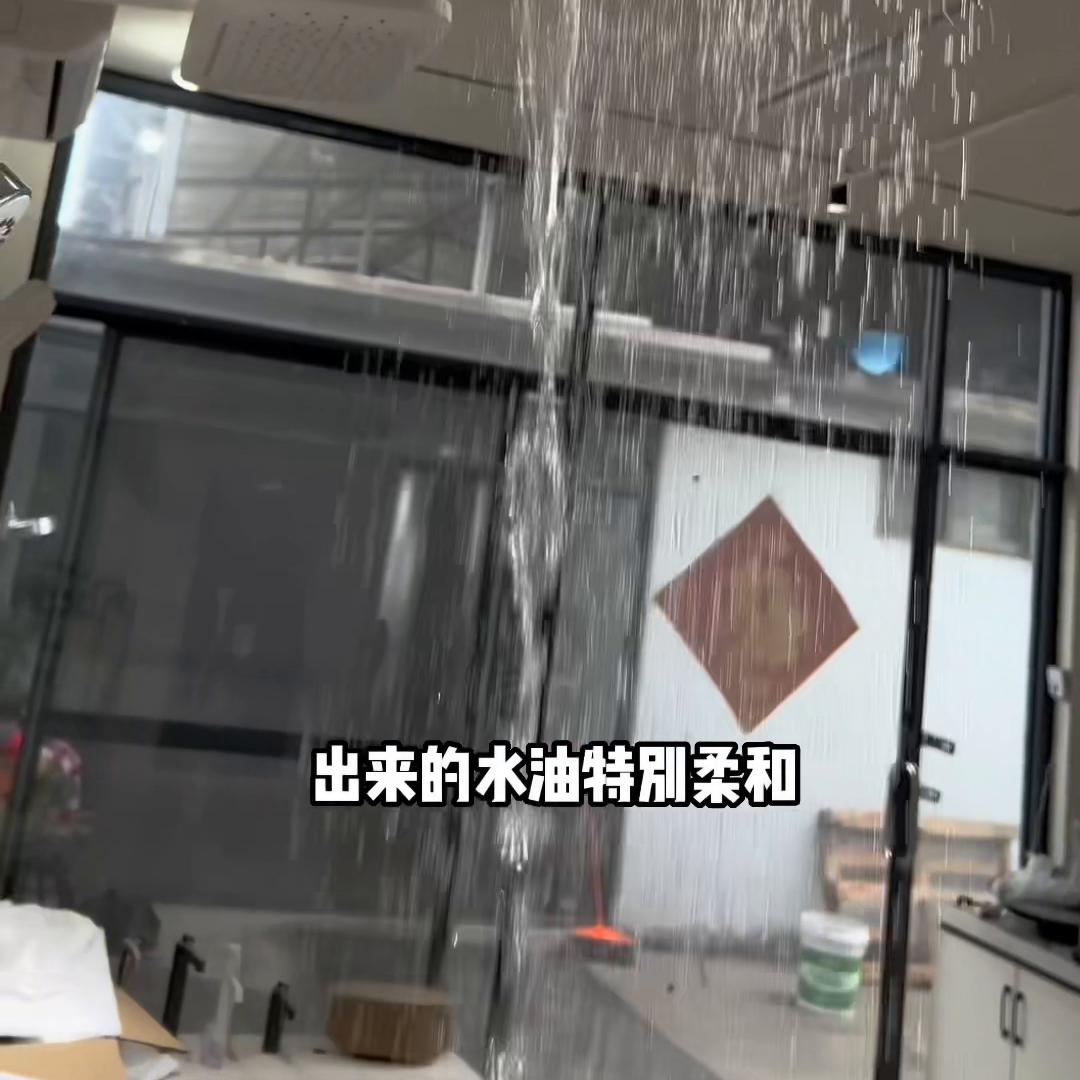 新款花洒带喷枪的,智能一体屏淋浴花洒