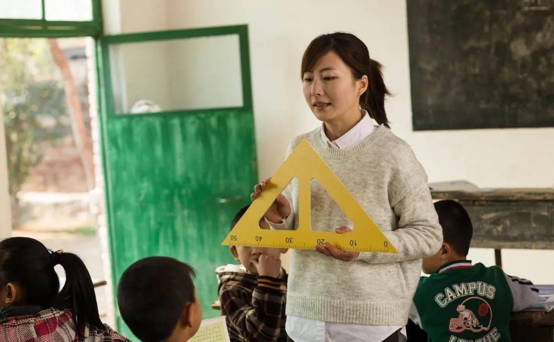 为什么现在的一线老师很累,为何中国老师那么多