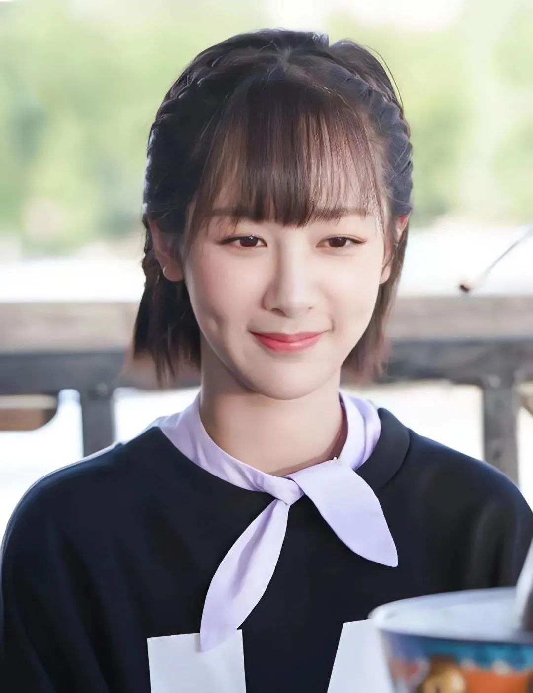 今年别再披头散发了三款减龄发型,秋冬季更适合有氛围感的发型