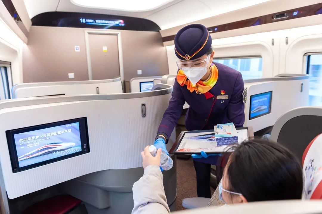 乘坐智能复兴号动车组感受,复兴号智能动车组和复兴号的区别