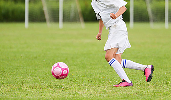 赵丽娜退役当网红,中国女足门将赵丽娜退役