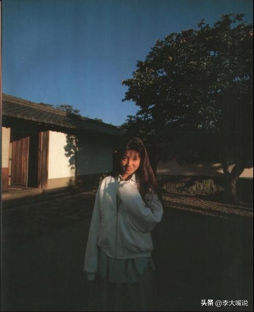 被母亲送给导演，被强迫拍摄，她的一生有多可悲