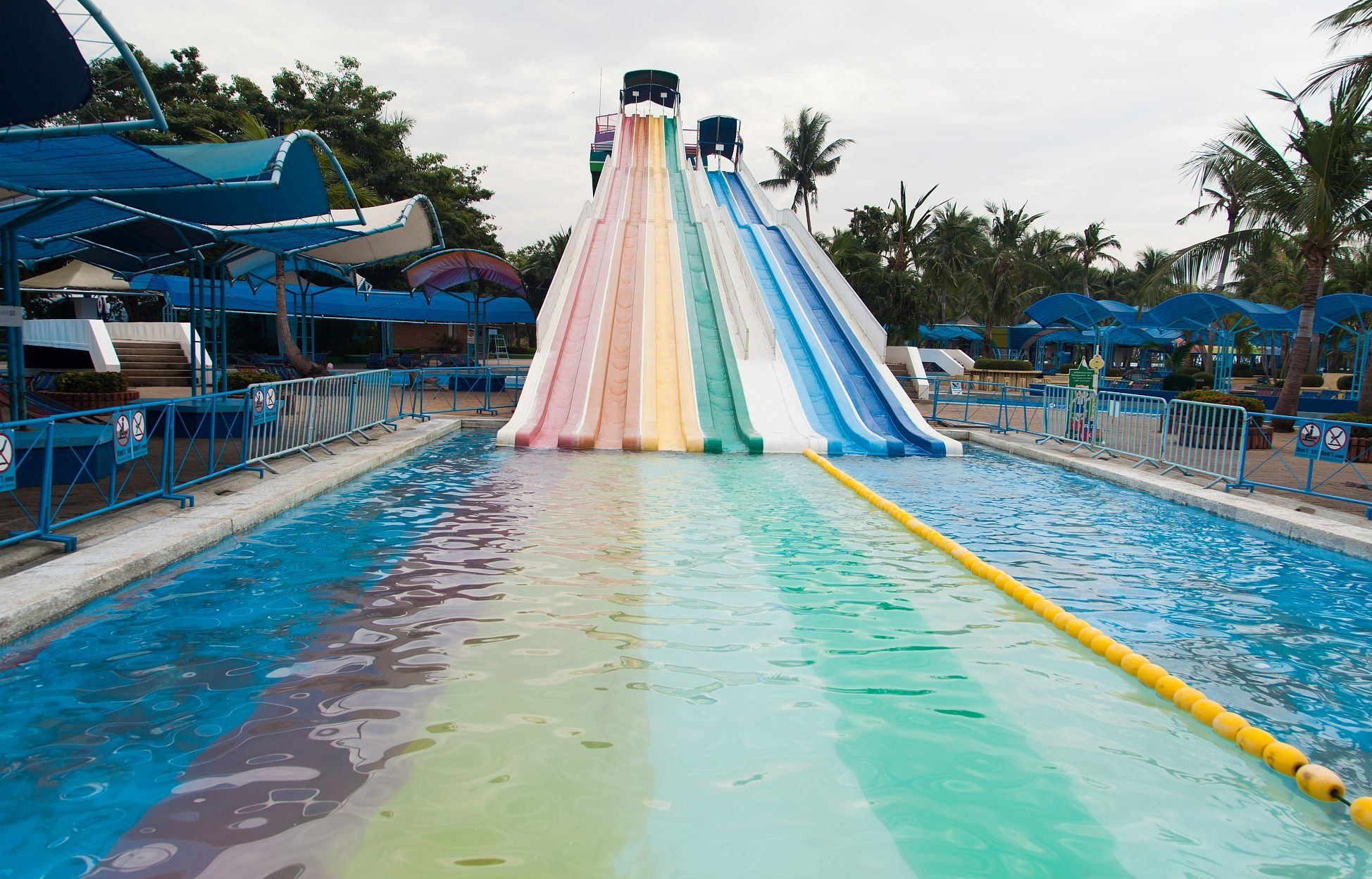 上海欢乐谷过山车视频,上海欢乐谷古木游龙