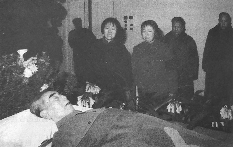 周总理去世后，*颖超邓**给侄子发电报：千万不要来京