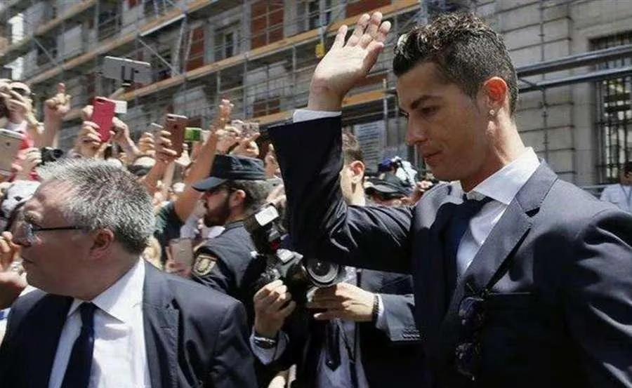 太疯狂!6.74亿变3.1亿足坛巨星难*税逃**务风波梅西C罗内马尔均上榜