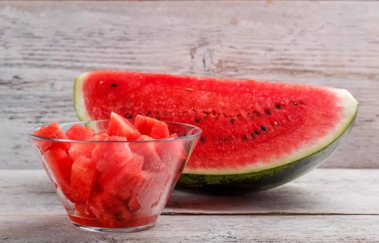 隔夜菜隔夜肉隔夜饭隔夜水能吃吗,隔夜水隔夜菜不能吃是真的吗