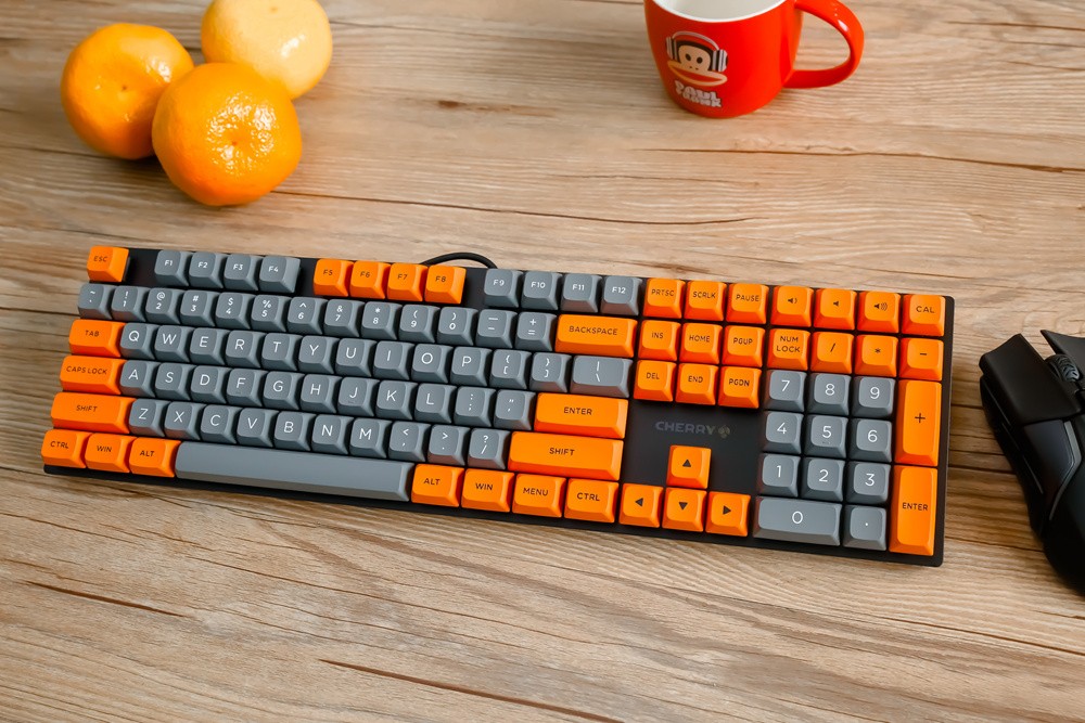 办公纯黑色机械键盘,工业风机械键盘