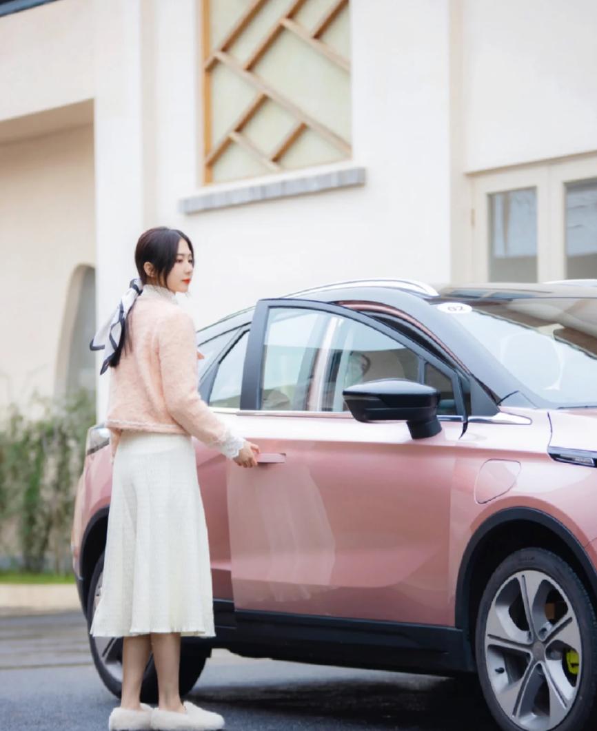 吉利几何m6低配对比元plus低配,吉利几何m6新能源汽车suv