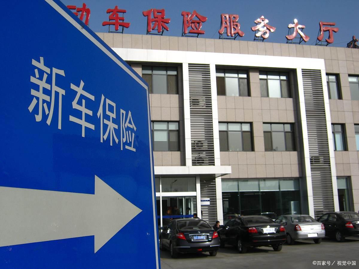 车辆在小区被撞如何找物业赔偿,车辆在小区内被砸怎么处理