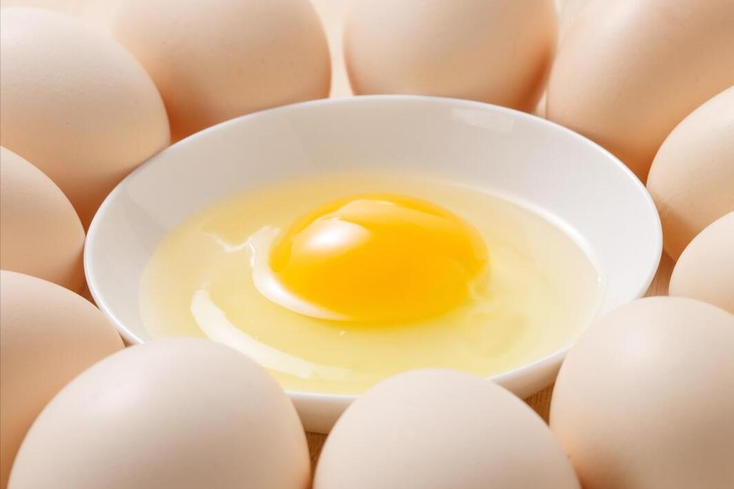 买鸡蛋是挑大的好还是小的好,买鸡蛋时买几个才不会尴尬