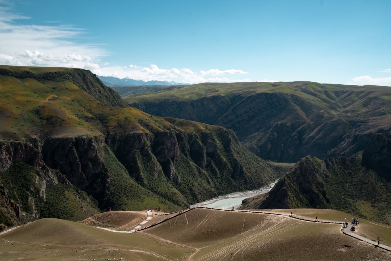 去新疆发现伊犁的美,世界之美尽在伊犁