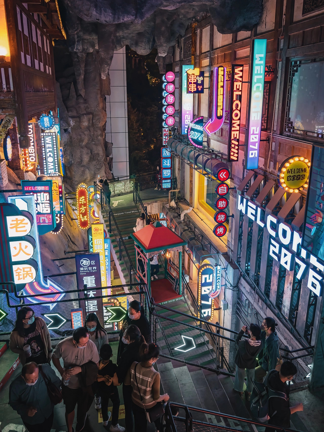 夜游重庆洪崖洞和嘉陵江两岸夜景,重庆晚上最闪亮的洪崖洞