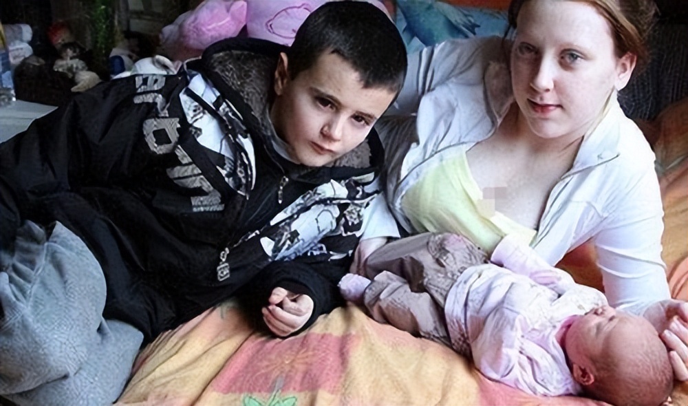 英国13岁男孩喜当爹,13岁英国少年喜当爹结局