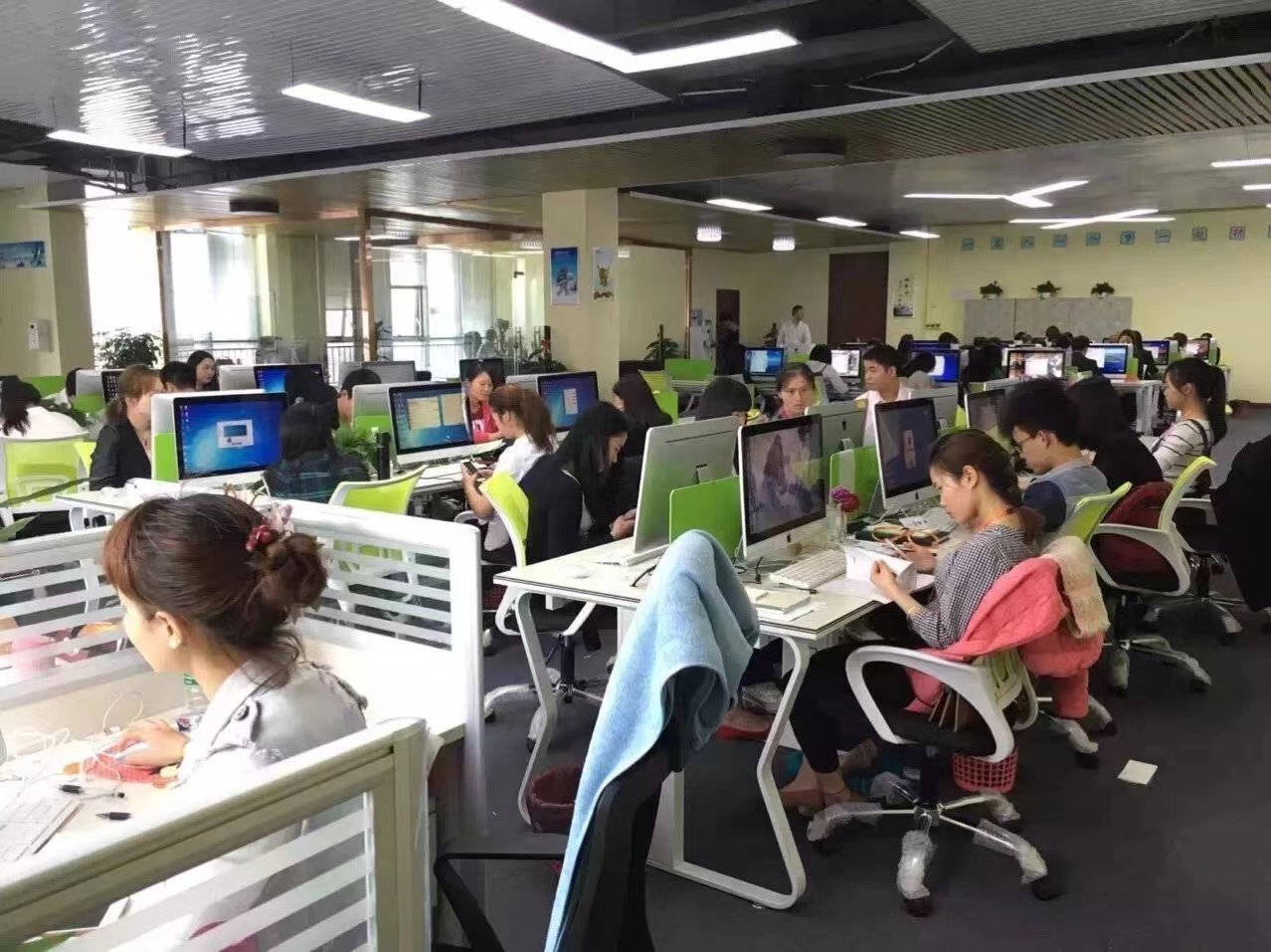 13岁开始创业现月入两万,女大学生创业月入5万元