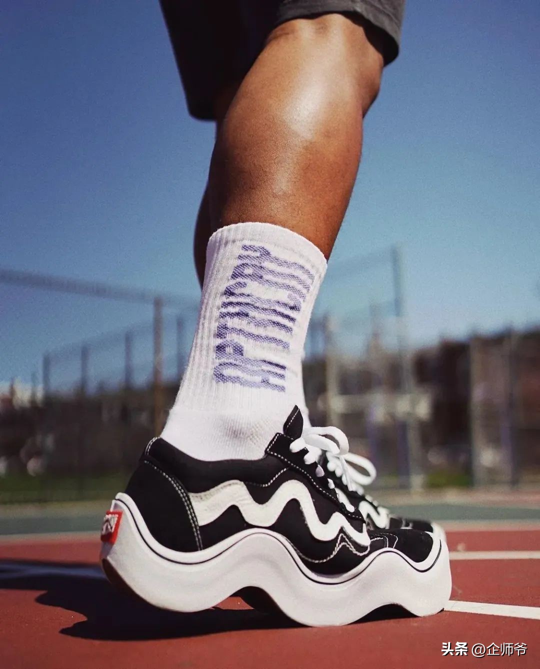 阿童木大红靴为什么火,阿童木的靴子谁给的