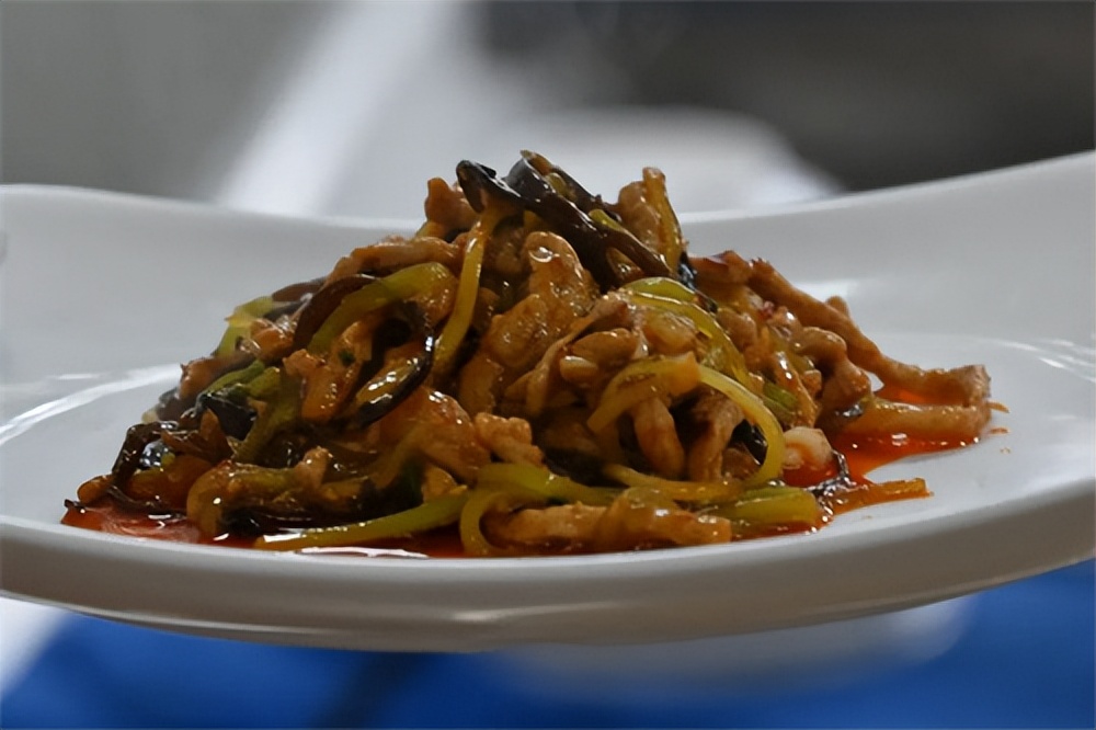 鱼香肉丝上菜啦！七中食堂潘大厨带领国际部高三学生探索美食真谛