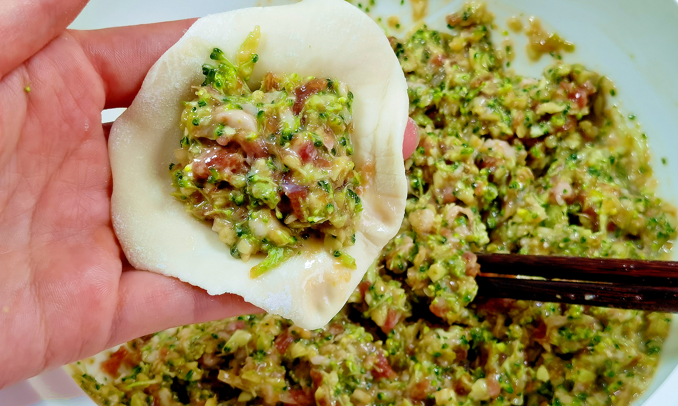 猪肉大葱白菜和韭菜饺子馅怎么调,冬天韭菜白菜萝卜哪个包饺子好吃