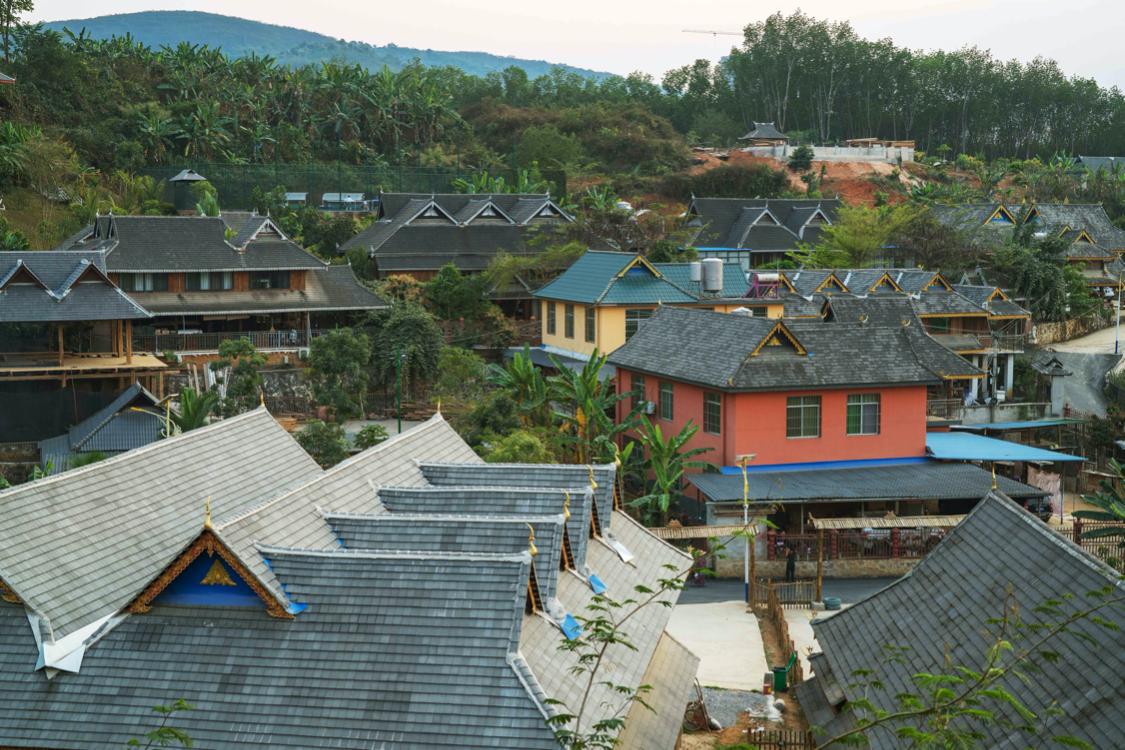 骂版纳是因为你没走出告庄玩版纳跟着小姐姐们走你才晓得味道