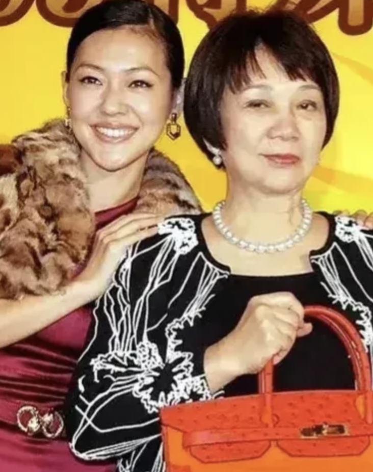 小s携全家出游,小s一家五口旅行视频