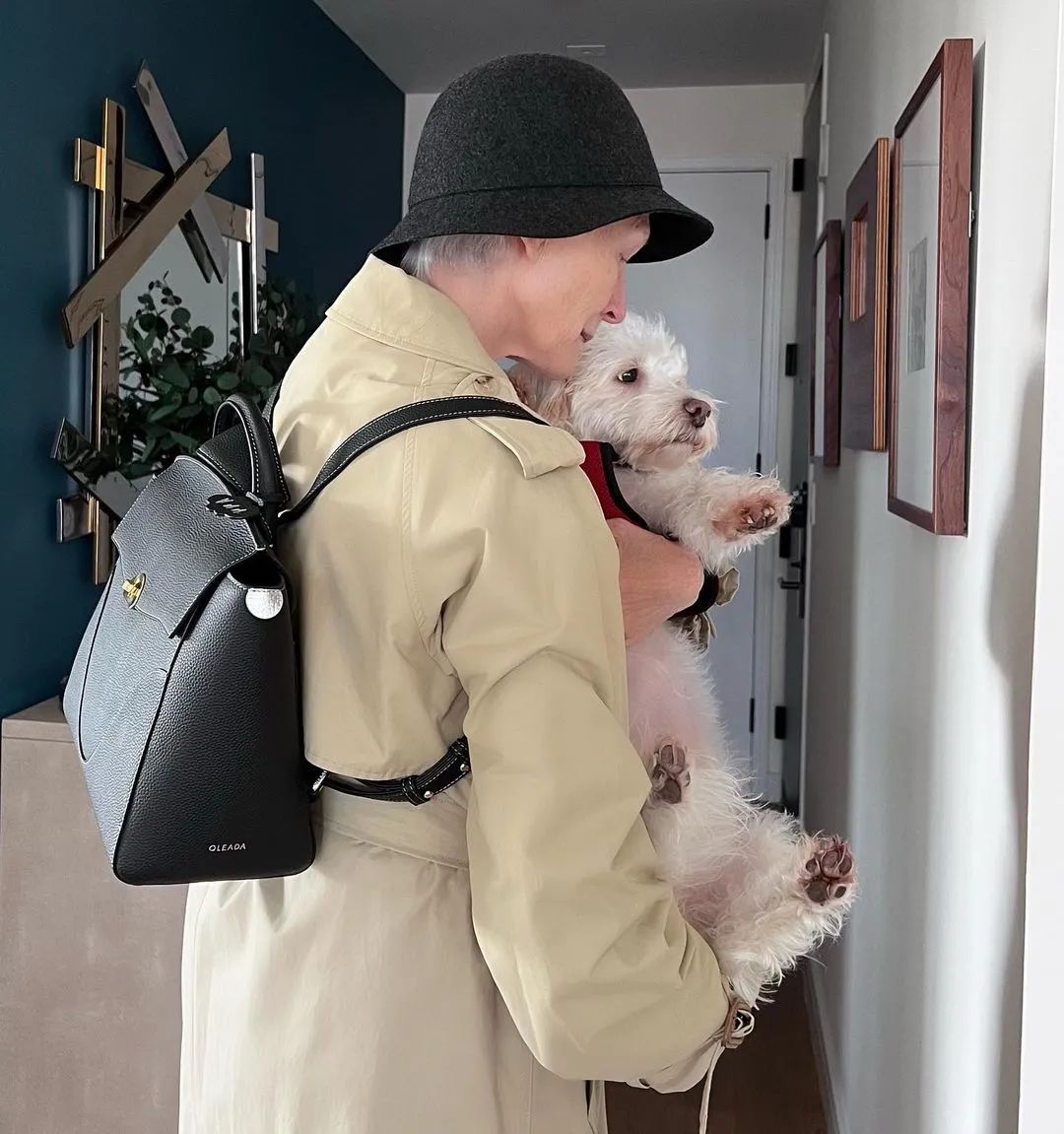 74岁马斯克妈妈来中国,穿国货超惊艳!为什么她越老越飒?