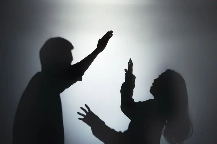 离婚过程中给岳父发死亡威胁，上海一男子被禁止出现在妻子200米内