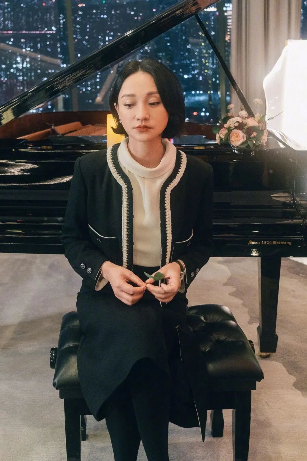 穿大牌西装背200块帆布包，混搭百元球鞋，她演女高管我服！