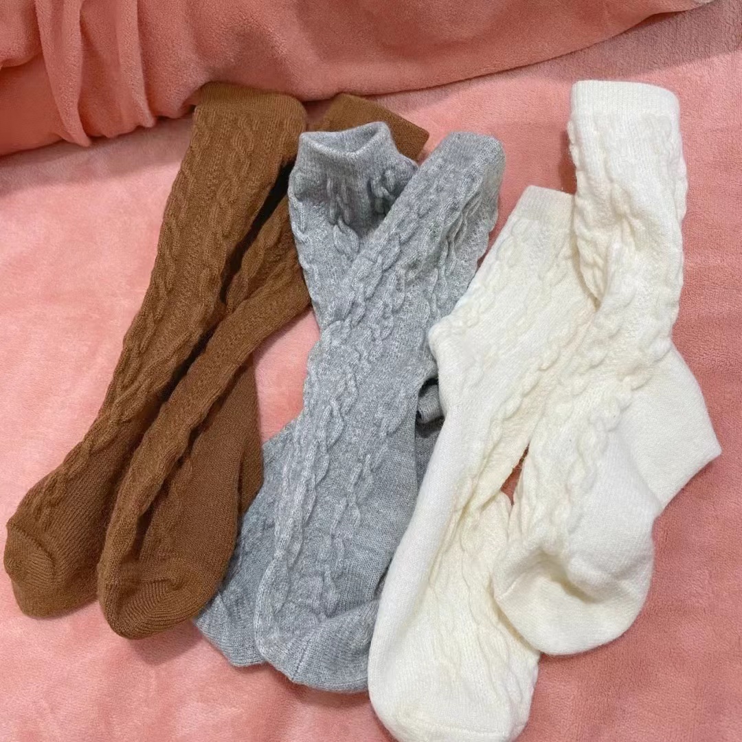 袜子一穿就起球是假的吗,袜子都起球了怎么办