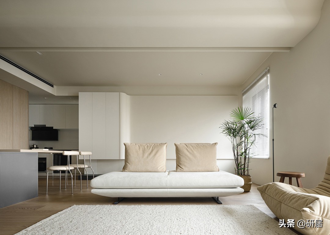 她舍弃一间房，入住发现真是太爽了，全屋简洁温馨，生活快乐美好