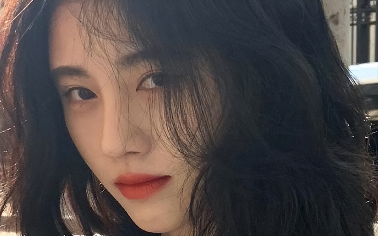 心机女孩鞠婧祎:被潘玮柏刁难拒绝王思聪求爱,整容遭贾玲内涵