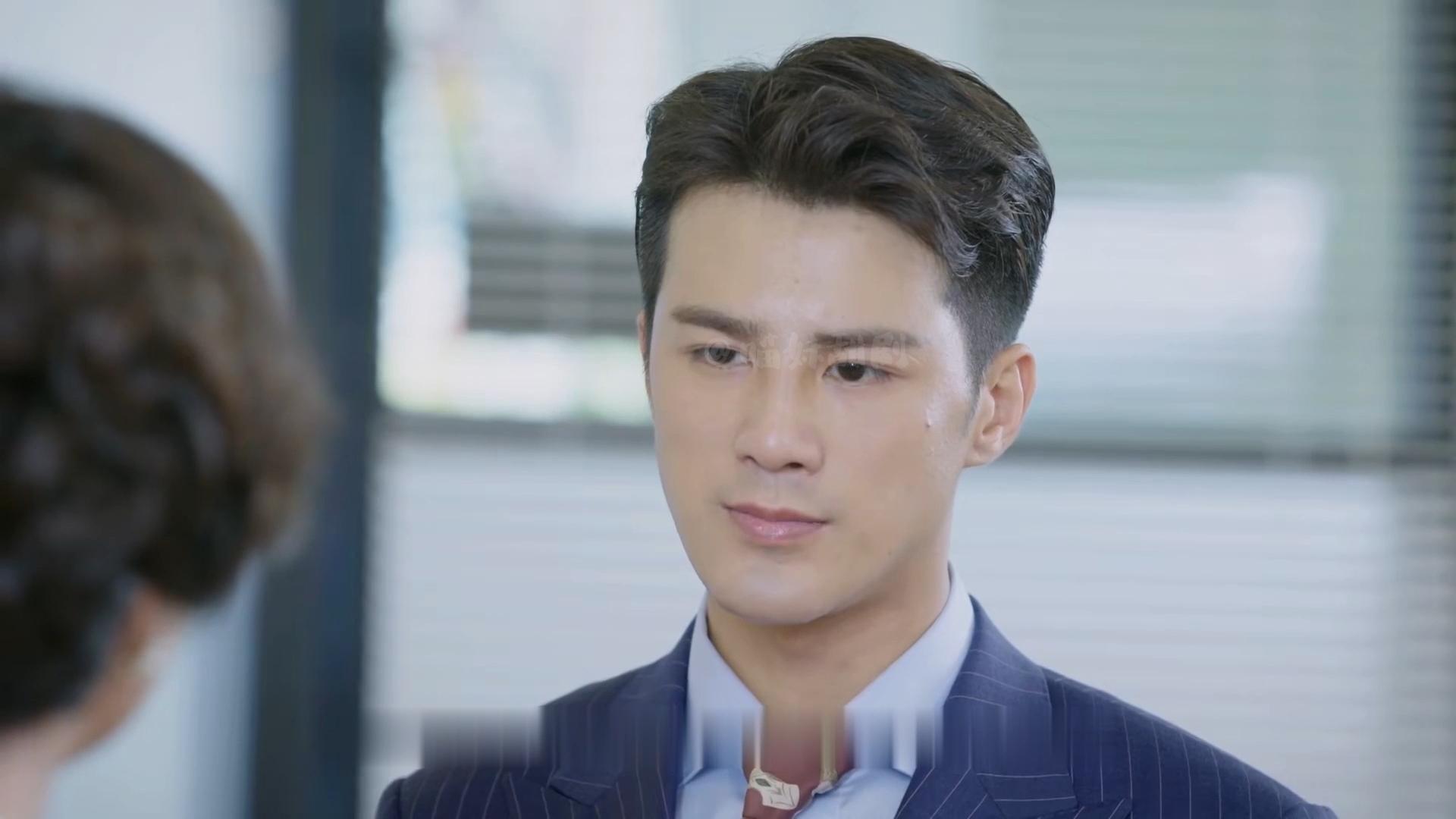 女孩趁自己喝多，故意吻上帅气总裁，谁知下秒竟被直接告白