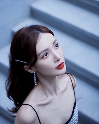 金晨被沈腾调侃,金晨穿衣吓坏沈腾