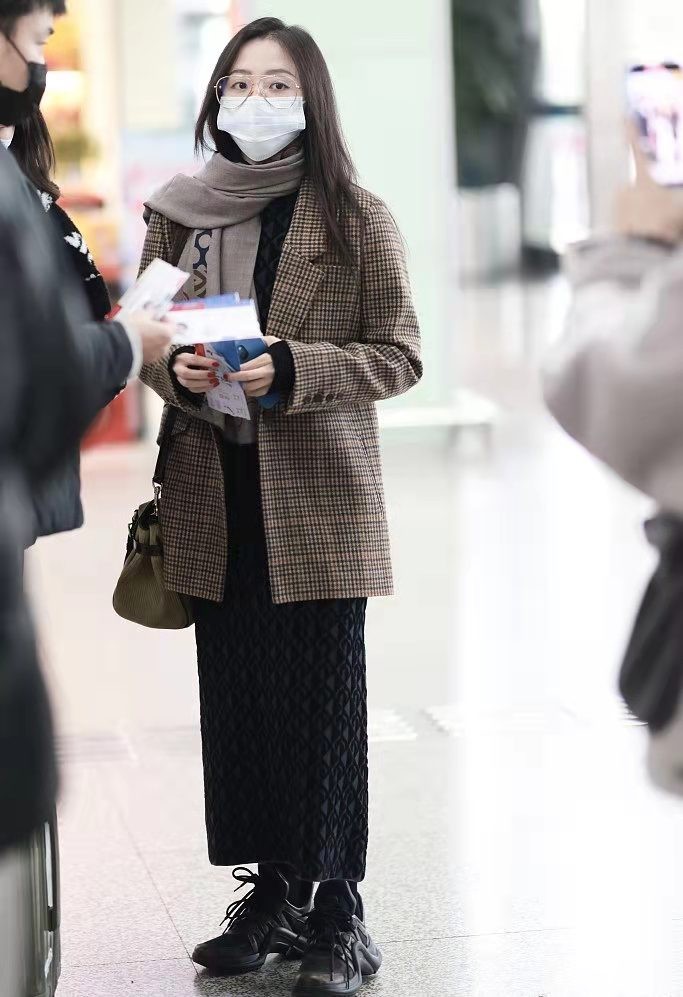 格纹西装休闲风格给人什么感觉,复古绿格纹西装怎么搭配