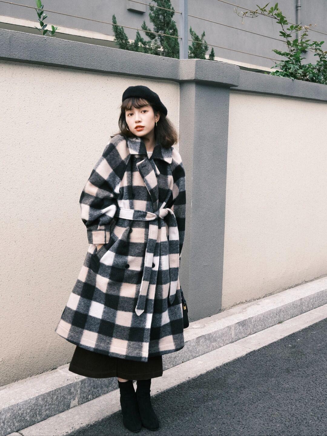 连帽格纹大衣怎么搭配好看,格纹呢大衣适合什么肤色的穿