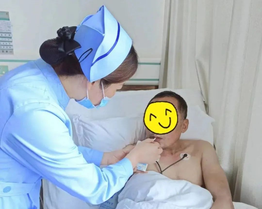 暖心老人行动不便医生服务上门,暖心救助行动不便老人回家