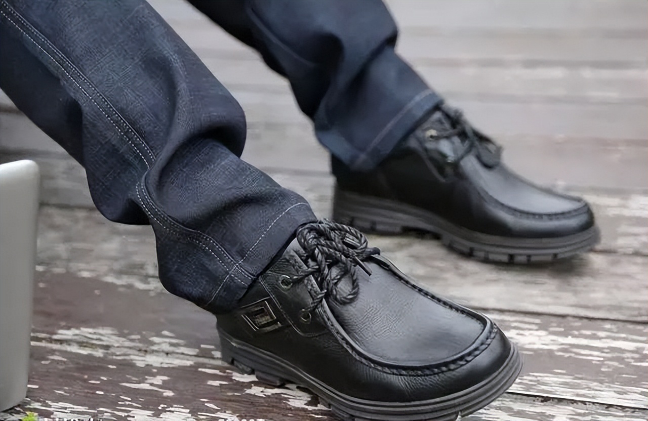 新买皮鞋有折痕怎么办,皮鞋刚穿一次就褶皱怎么处理